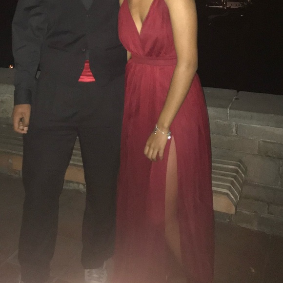 Gorgeous burgundy dress - Picture 3 of 5